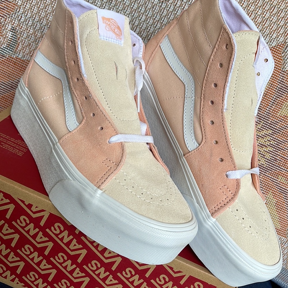 Vans Men’s Sk8-Hi Tapered Stacd
Color Block Peach
VN0A5JMKBOD
Platforms Sneakers - Picture 9 of 16
